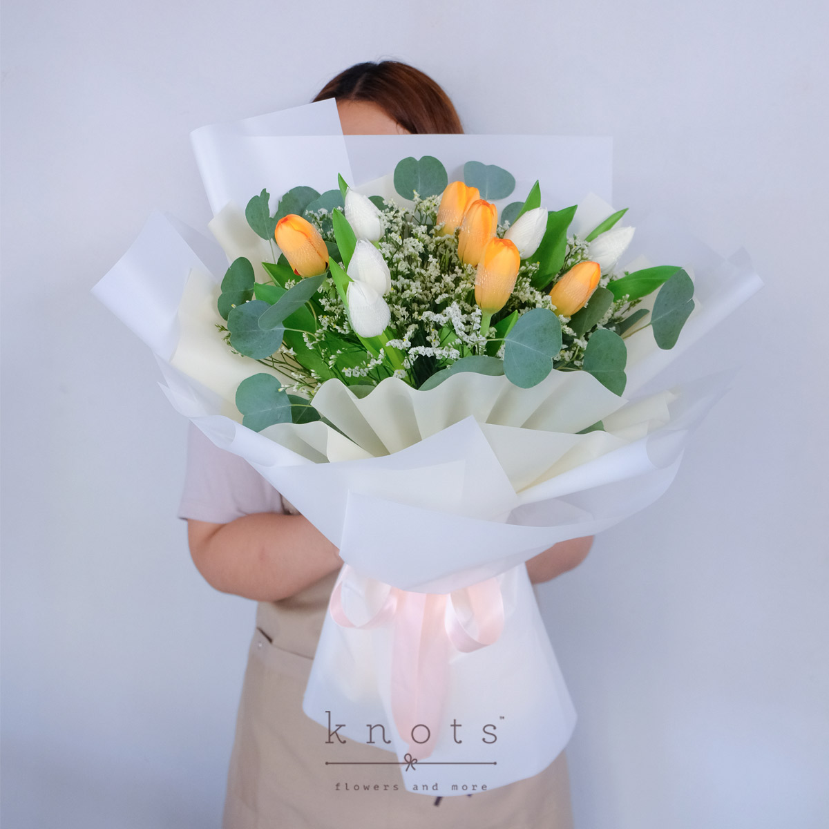 BQ21100-Sizzling-Love-10-White-&-Orange-Tulips-BouquetB_1200