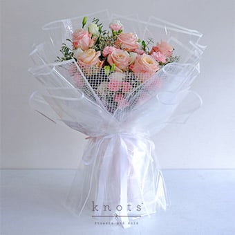 Love Statement (6 Peach Ecuadorian Roses Bouquet)