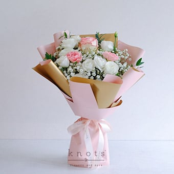 Lovely Gaze (Two-Tone Pink Rose Bouquet)