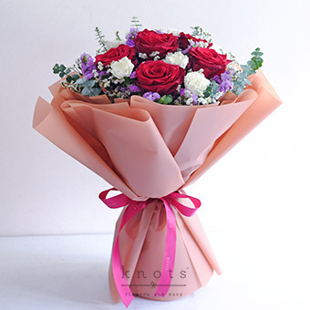 The One That I Love (6 Red Ecuadorian Roses Bouquet)