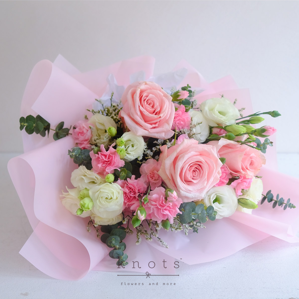 BQ25113-Timeless-Glamour-Pink-Ecuadorian-Rose-BouquetA_1200