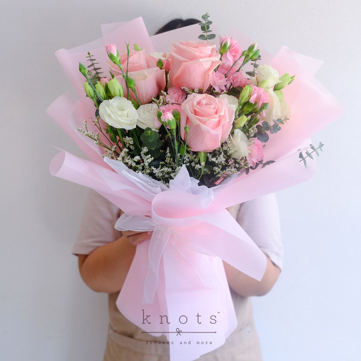 BQ25113-Timeless-Glamour-Pink-Ecuadorian-Rose-BouquetB_1200