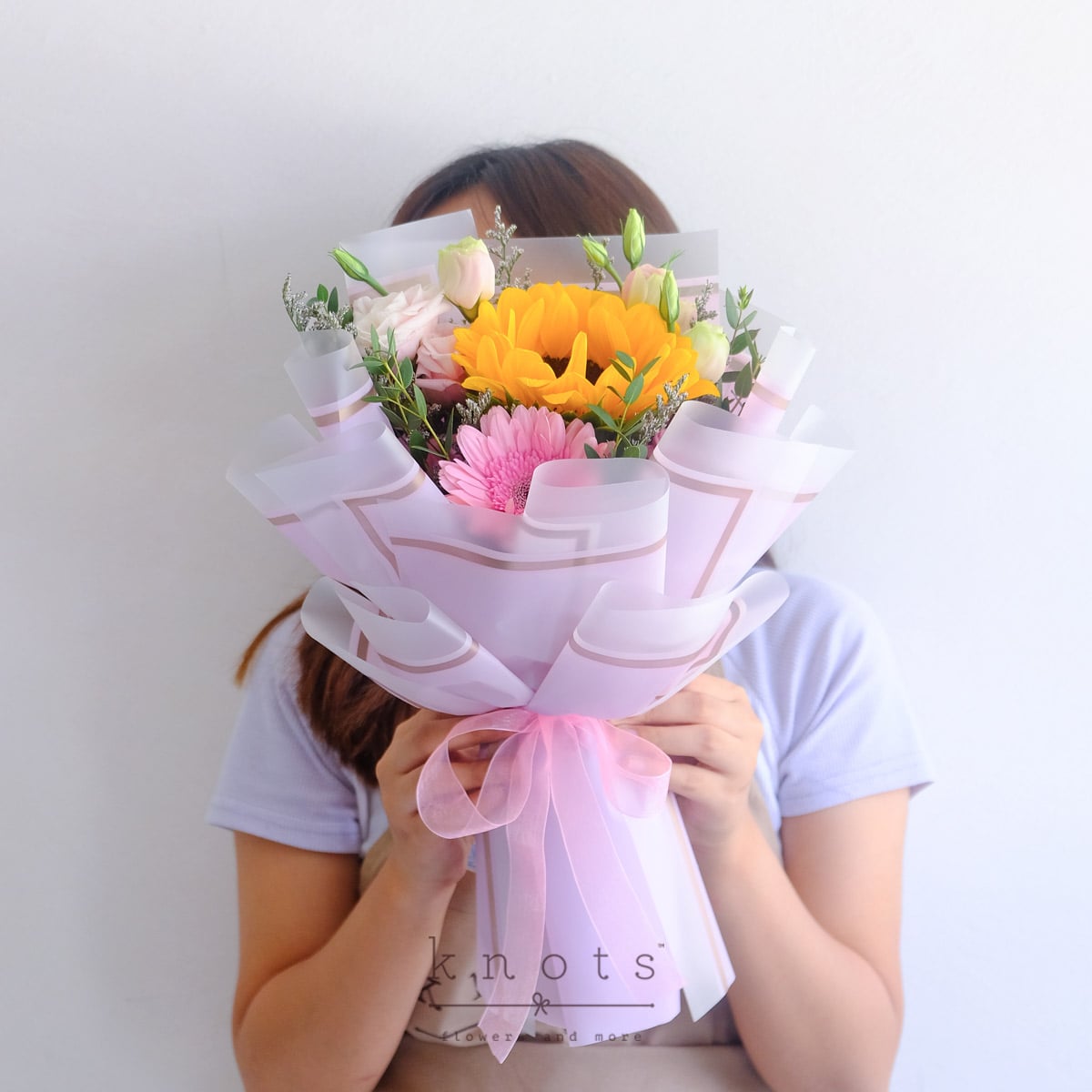 BQ25115-Sunlit-Charm-Sunflower-and-Gerbera-BouquetB_1020