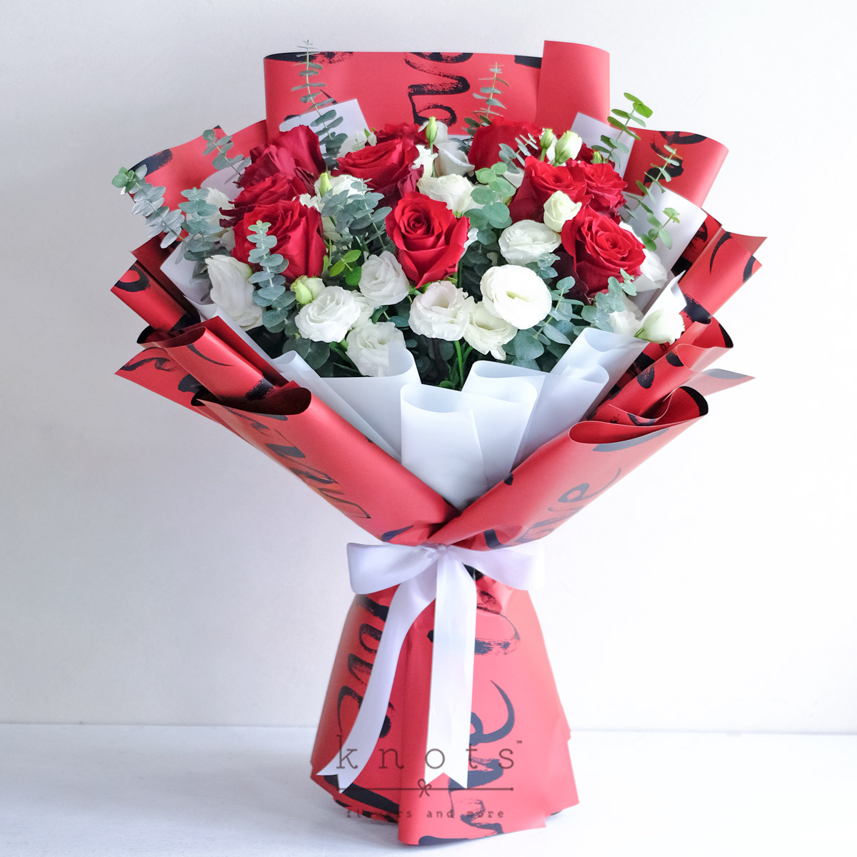 Romantic Valentine (12 stalks Red Ecuadorian Roses Bouquet)