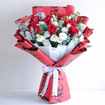 Romantic Valentine (12 stalks Red Ecuadorian Roses Bouquet)