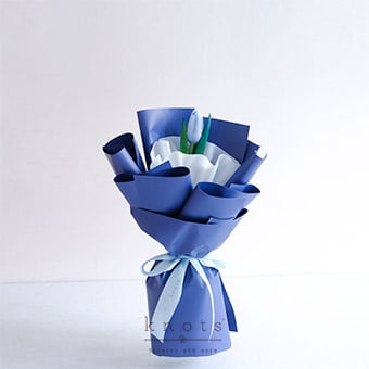 Lindy (Deep Blue Dyed White Tulip Petite Bouquet)