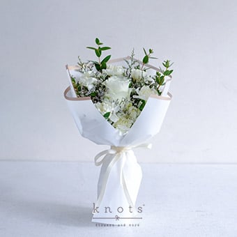 Restful Heart (White Rose Petite Bouquet)