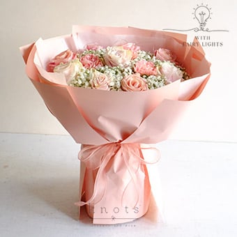 Sweet Rosette (Pink Ecuadorian Rose Bouquet w/ Fairy Lights)