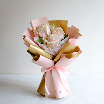 Blushing Gold (3 Pink Ecuadorian Roses Bouquet)