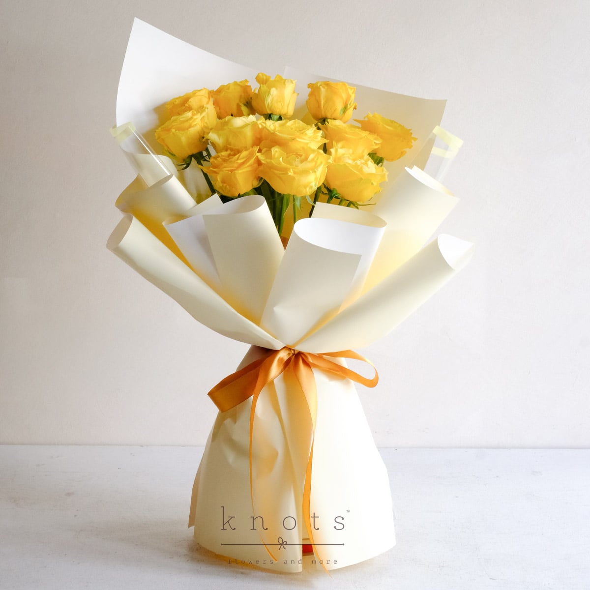 Sunny Kisses (12 Yellow Roses Bouquet)