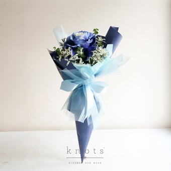 Blue Daydream (White Ecuadorian Rose w/ Blue Floral Spray Bouquet)