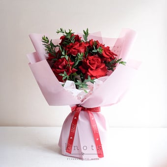Scarlet Charm (7 Red Roses Bouquet)
