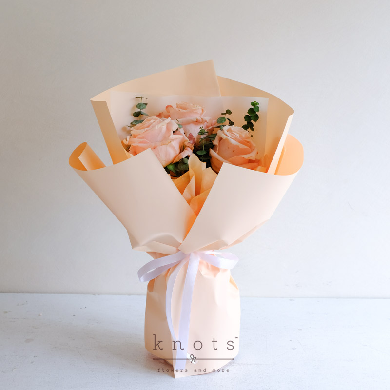Ivory Blush (Peach Pink Ecuadorian Roses Bouquet)