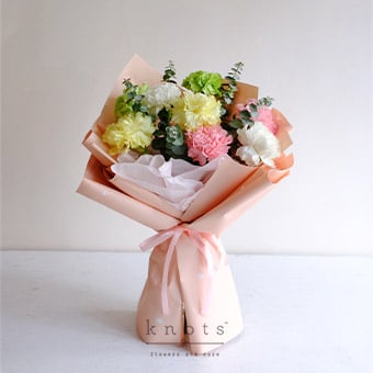 Palette of Love (8 Carnations Bouquet)