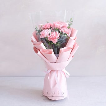 Dainty Heart (Carnation Bouquet)