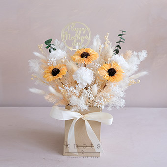 Lovely Meadows (Dried Flower Arrangement)