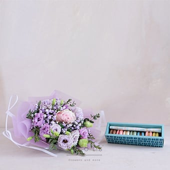 Sweet Hues (Rose Bouquet W/ Macarons)