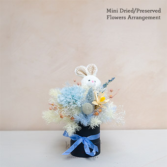 Peak A Blue (Mini Dried Flower Box Arrangement)