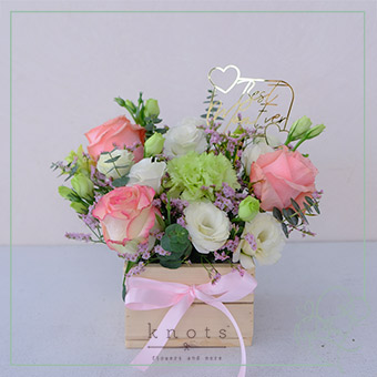 Mother's Maven (Pink Ecuadorian Roses Box Arrangement)