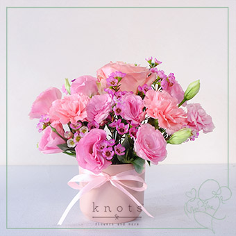 Lovely Paradise (Pink Ecuadorian Rose Arrangement)