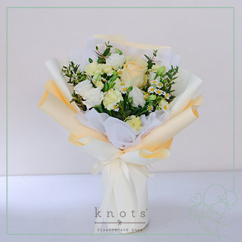 Selfless Heart (Peach Rose Bouquet)