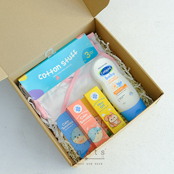 Little Steps (Newborn Gift Box)