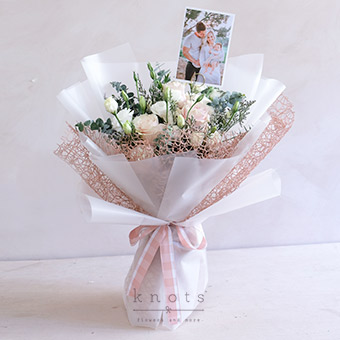 Memory Lane (Light Pink Ecuadorian Roses Bouquet With 4R Photo)