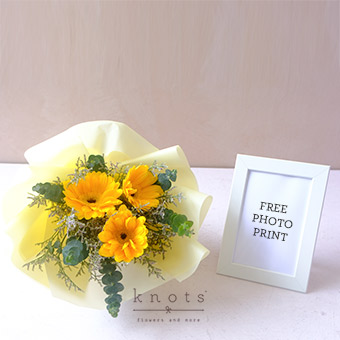 Begin with Smile (Gerbera Bouquet w/ Photo Gift)