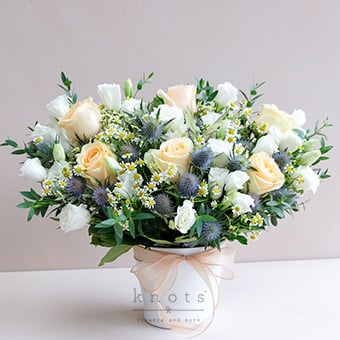 Leslie’s Moor (Roses and Mixed flowers Arrangement)