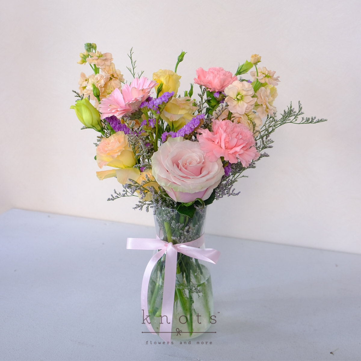 AR2533-Unmatched-Grace-Pink-Ecuadorian-Rose-ArrangementA_1200