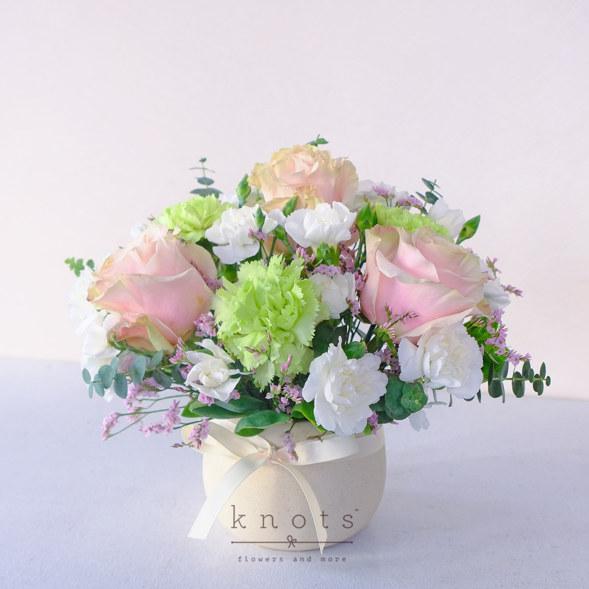 AR2536-Delicate-Moment-Pink-Ecuadorian-Roses-ArrangemenA_1200