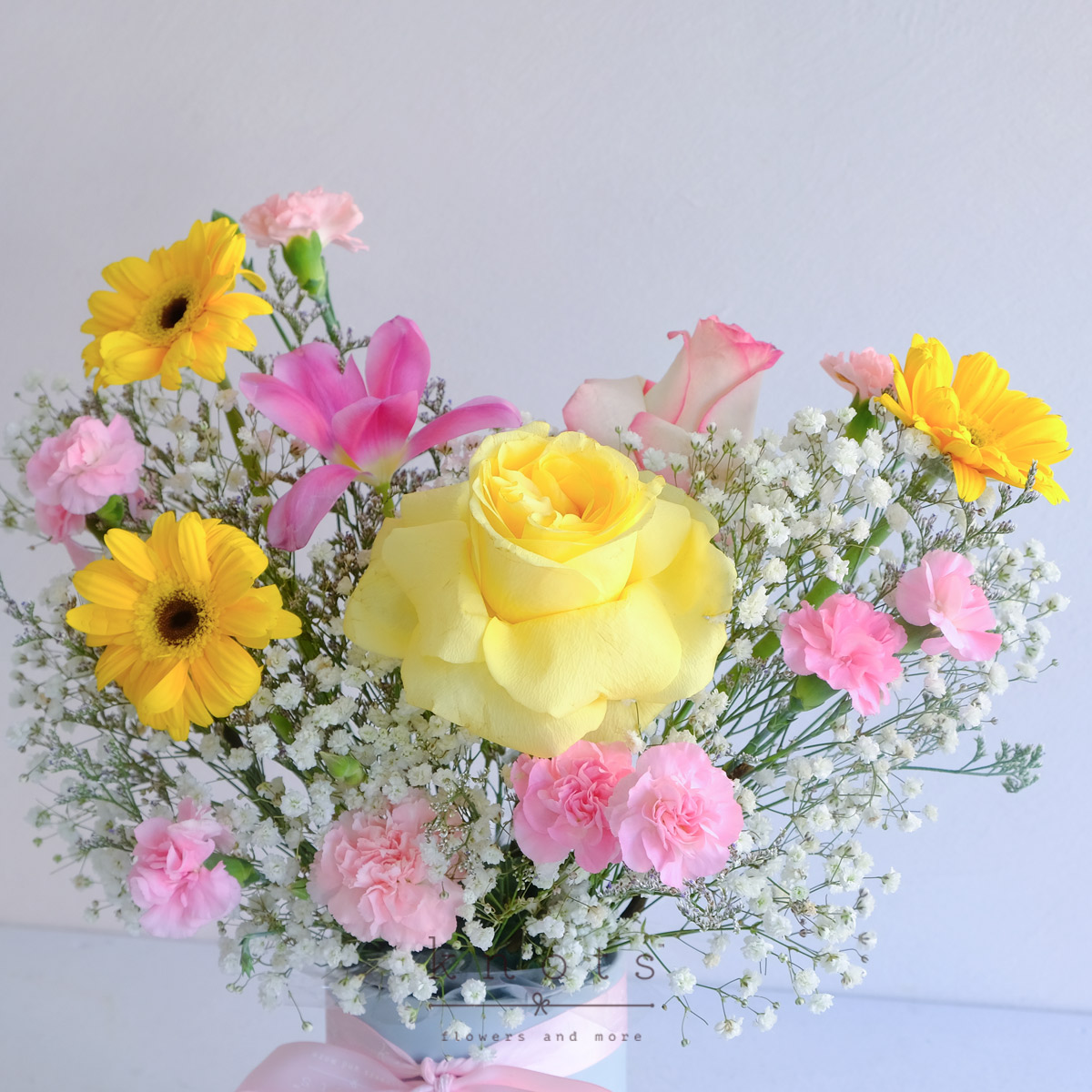 AR2541-Lovely-Times-Mixed-Flowers-ArrangementB_1200