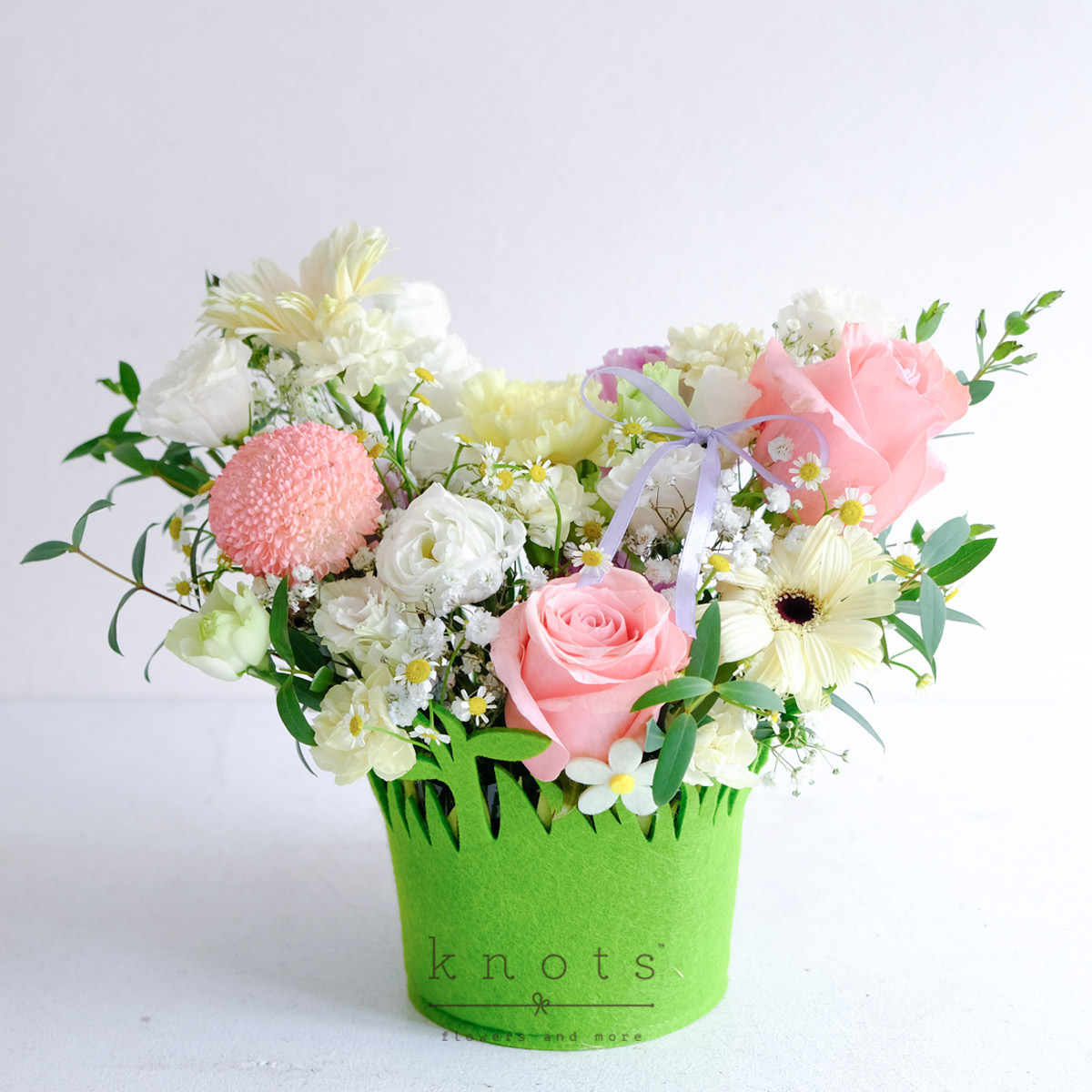 Ever Bloom (Rose, Gerbera and Ecuadorian Rose Arrangement)