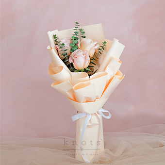 Sweet Flirtation (3 Peach Pink Ecuadorian Roses Bouquet)