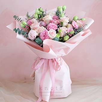 Desirable Grace (12 Pink Ecuadorian Roses Bouquet)