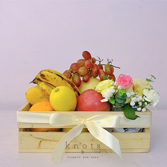 Healthy Choice (Fruits and Flowers Hamper)