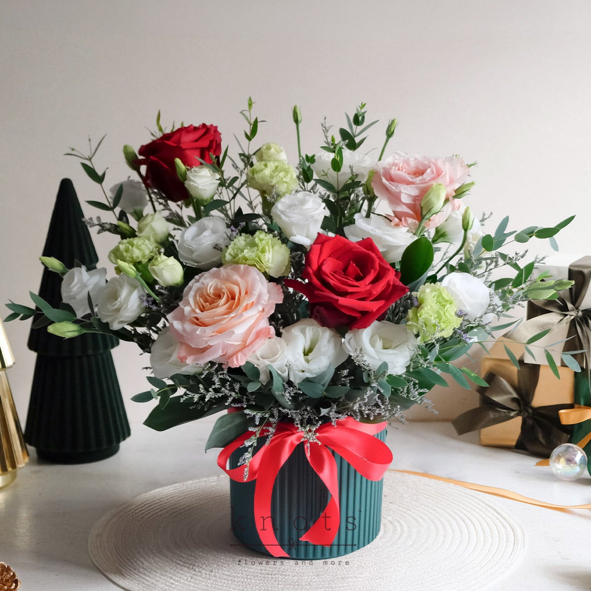 Velvet Tidings (Holiday Arrangement)