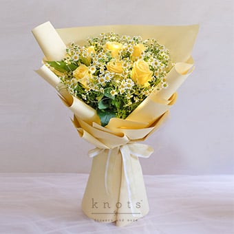 Sweetest Sunrise (Yellow Roses w/ Fairy Lights Bouquet)