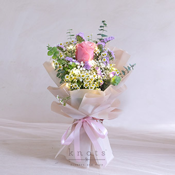 Hearts In Glow (Pink Ecuadorian Rose w/ Fairy Lights Bouquet)
