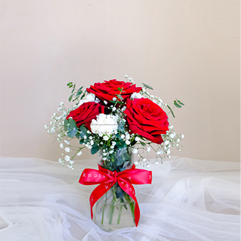 Brave Heart  (Red Ecuadorian Roses Arrangement)