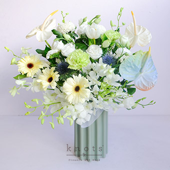 Gentle Touch (Mixed Flowers Arrangement)