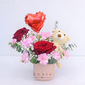 Love Hugs (Red Ecuadorian Rose with Balloon Arrangement)