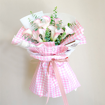 Cheeky Smile (Calla Lily Bouquet)