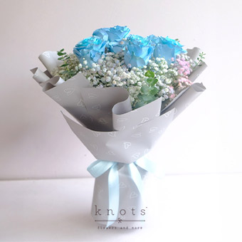 Blissful Skies (6 Powder Blue Ecuadorian Roses Bouquet)