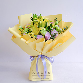 Daphne Blake (Yellow-Sprayed White Lily and Green Carnation Bouquet)