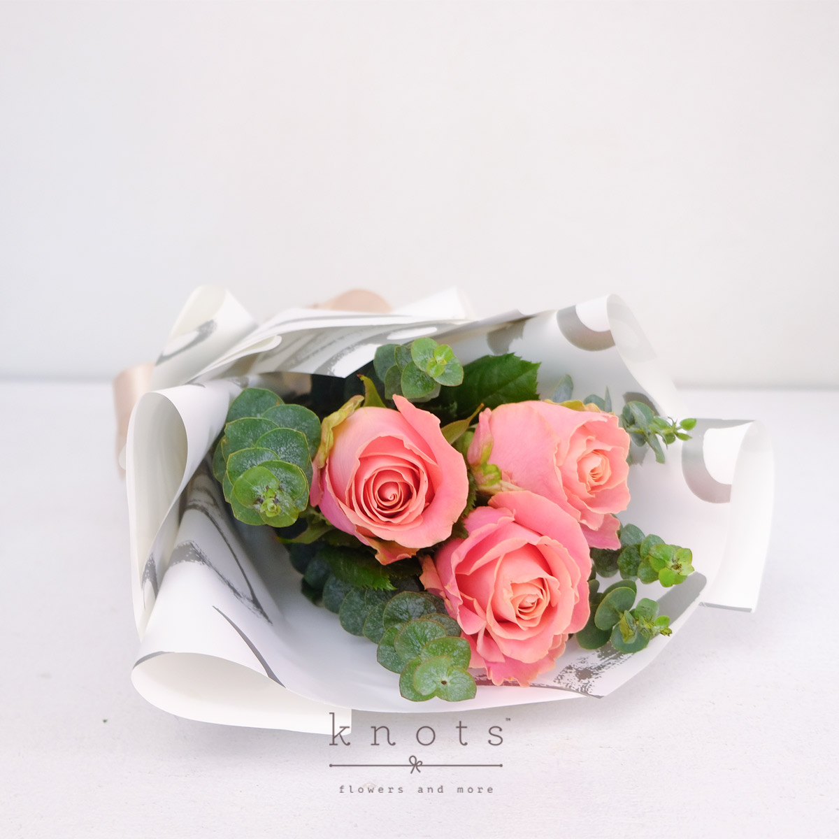 BQ2524-3-Pink-Ecuadorian-Roses-BouquetA._1200