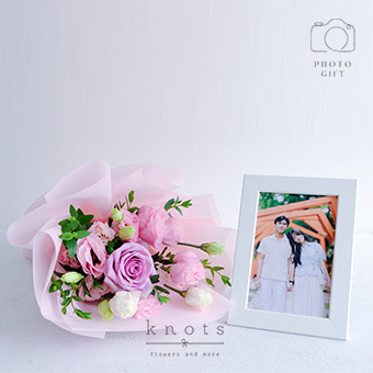 Picture Perfect (Lilac Rose Bouquet and Photo Gift)