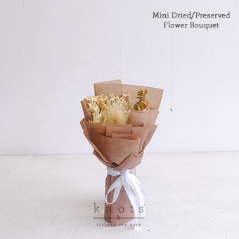 Zoey (Mini Dried & Preserved Flower Bouquet)