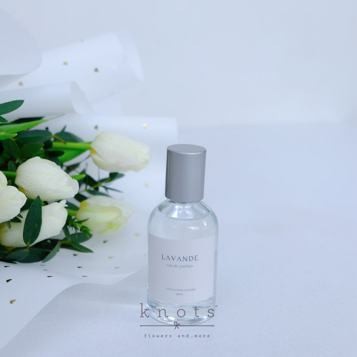 FG2502-White-Tulips-Bouquet-with-PerfumeA_1200