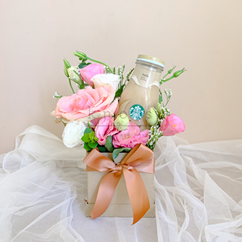 Delicate Smile (Flowers & Coffee)